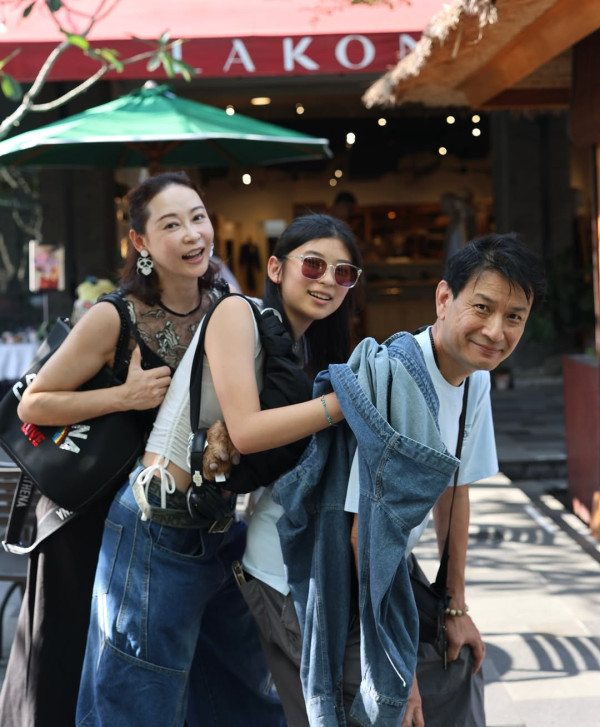 楊卓娜巴黎瘋狂買袋入VIP房罕有炫富!三大高奢品牌手袋任揀場面超誇張