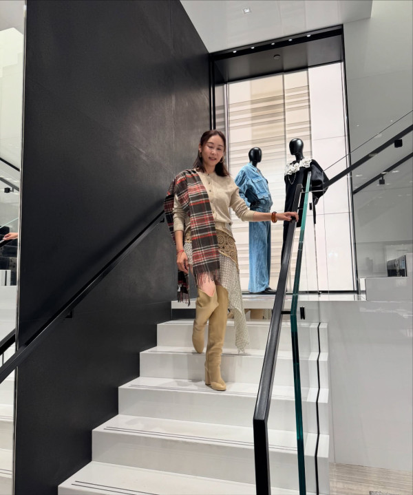 楊卓娜巴黎瘋狂買袋入VIP房罕有炫富!三大高奢品牌手袋任揀場面超誇張