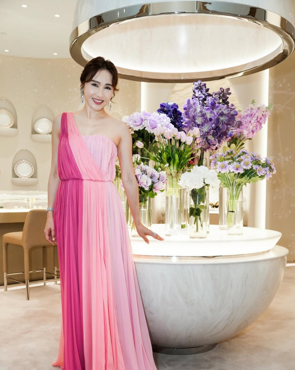 百億視后退出娛樂圈多年突然重返TVB 因一事激罕現身電視城惹復出疑雲？