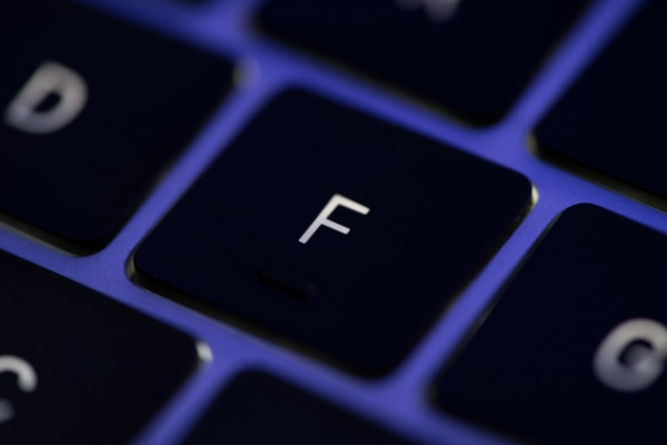 鍵盤冷知識!F鍵、J鍵神秘凸起橫線真實用途曝光?網民:10幾年都冇發現有用