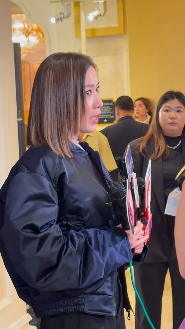 佘詩曼聞許紹雄病危消息即當眾淚崩爆哭 揭目前狀況「努力中」!臨時改行程趕赴醫院