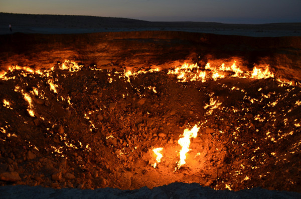 港人花4萬跟內地團遊中亞中伏！90歲伯伯簽「生死狀」同行領隊失蹤團友自救 