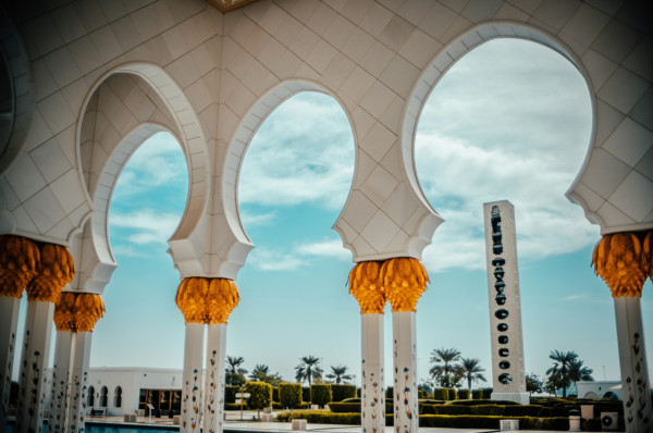 港人花4萬跟內地團遊中亞中伏！90歲伯伯簽「生死狀」同行領隊失蹤團友自救 