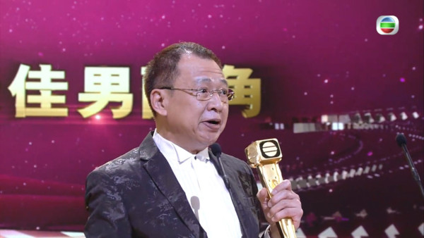 許紹雄好演技連續三年台慶攞獎!12年前台上公開妙回「熄電視」行動贏全場掌聲