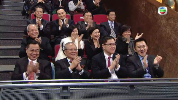 許紹雄好演技連續三年台慶攞獎!12年前台上公開妙回「熄電視」行動贏全場掌聲