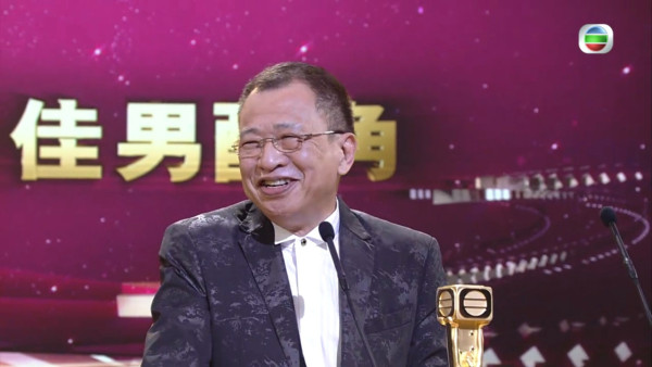 許紹雄好演技連續三年台慶攞獎!12年前台上公開妙回「熄電視」行動贏全場掌聲