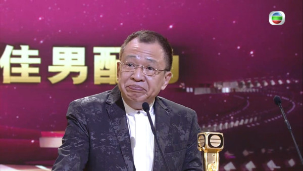 許紹雄好演技連續三年台慶攞獎!12年前台上公開妙回「熄電視」行動贏全場掌聲