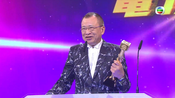 許紹雄好演技連續三年台慶攞獎!12年前台上公開妙回「熄電視」行動贏全場掌聲