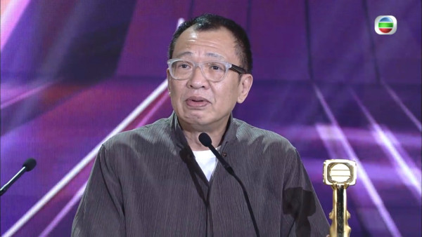 許紹雄好演技連續三年台慶攞獎!12年前台上公開妙回「熄電視」行動贏全場掌聲