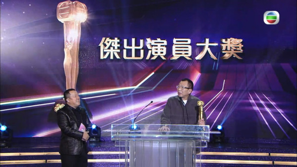 許紹雄好演技連續三年台慶攞獎!12年前台上公開妙回「熄電視」行動贏全場掌聲