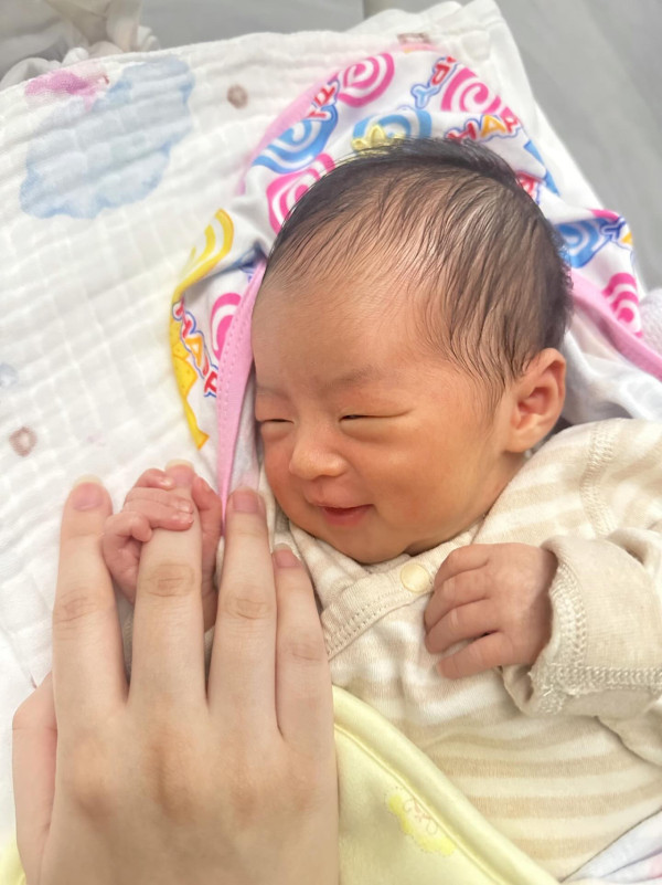 前TVB小花離巢後神隱兩年驚爆生B 無預警報喜IG晒一家三口抱B照