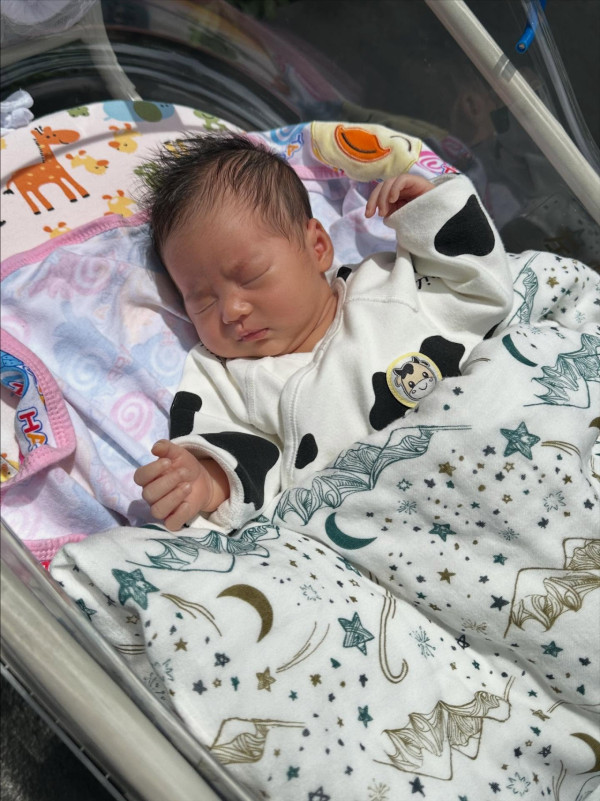 前TVB小花離巢後神隱兩年驚爆生B 無預警報喜IG晒一家三口抱B照