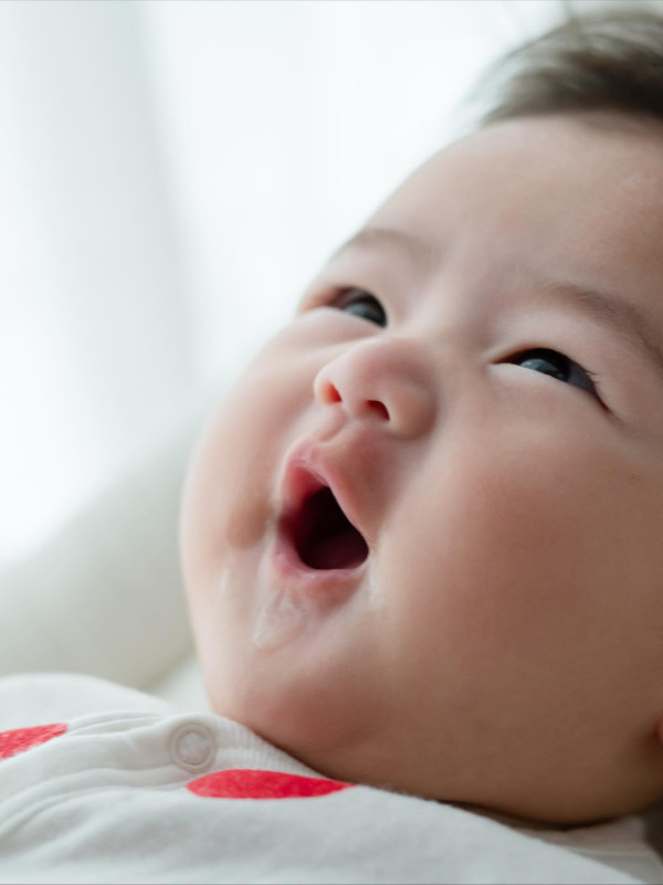 前TVB小花離巢後神隱兩年驚爆生B 無預警報喜IG晒一家三口抱B照