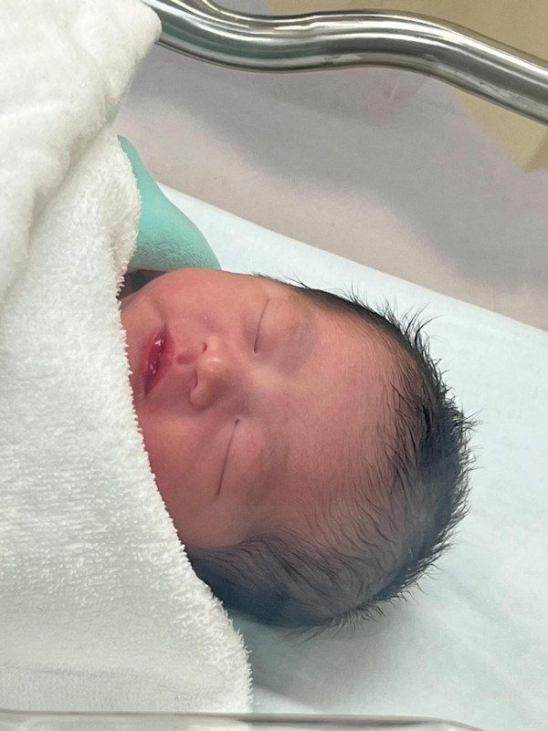 前TVB小花離巢後神隱兩年驚爆生B 無預警報喜IG晒一家三口抱B照