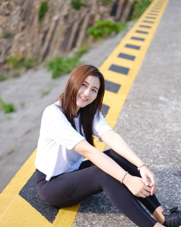 前TVB小花離巢後神隱兩年驚爆生B 無預警報喜IG晒一家三口抱B照