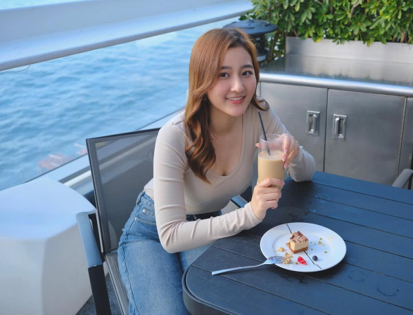 前TVB小花離巢後神隱兩年驚爆生B 無預警報喜IG晒一家三口抱B照