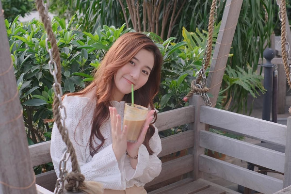 前TVB小花離巢後神隱兩年驚爆生B 無預警報喜IG晒一家三口抱B照