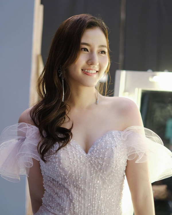 前TVB小花離巢後神隱兩年驚爆生B 無預警報喜IG晒一家三口抱B照