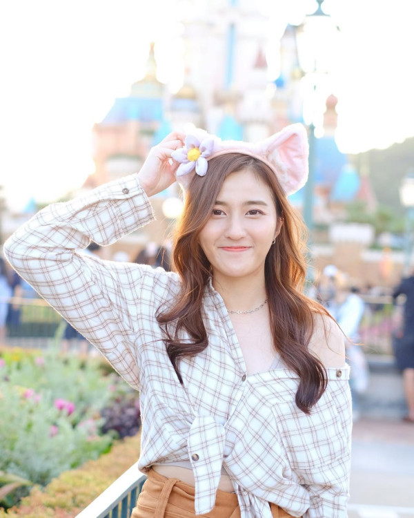 前TVB小花離巢後神隱兩年驚爆生B 無預警報喜IG晒一家三口抱B照