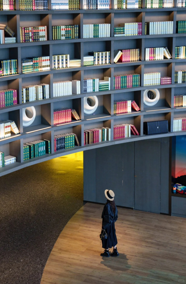 深圳書城龍華城。圖片來源:小紅書@露露同学 深圳書城龍華城。圖片來源:小紅書@露露同学