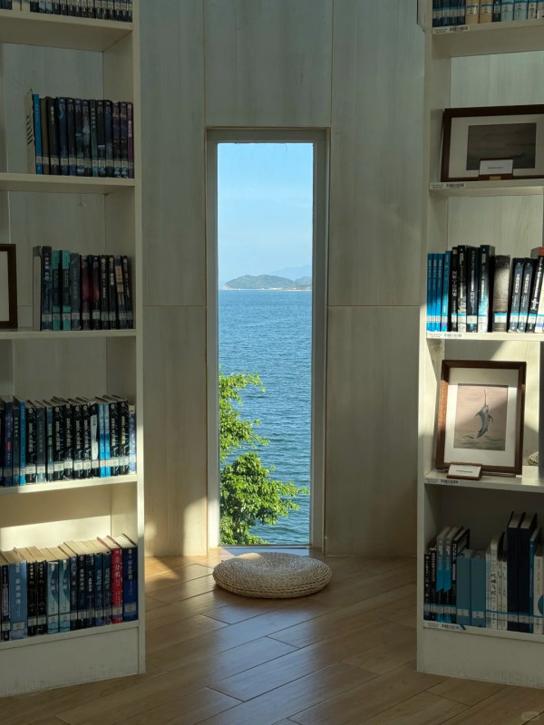 燈塔圖書館。圖片來源:小紅書:moon L 燈塔圖書館。圖片來源:小紅書:moon L