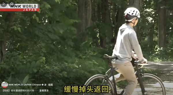 車cam直擊｜Tesla倒車竟變狂磨垃圾桶 司機要落車咁處理 網民熱議：個牌買番嚟架