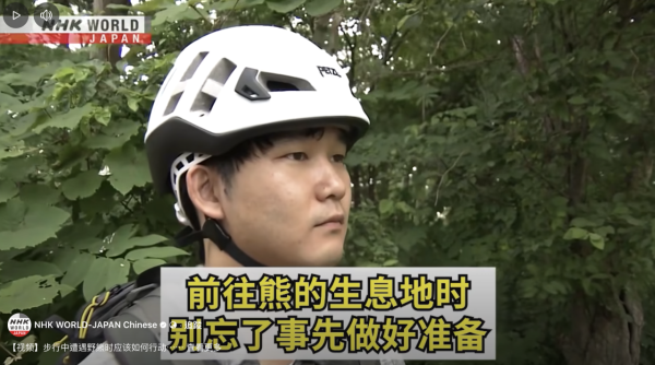 車cam直擊｜Tesla倒車竟變狂磨垃圾桶 司機要落車咁處理 網民熱議：個牌買番嚟架