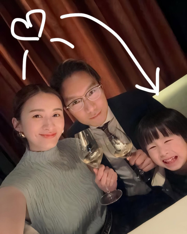 43歲索爆女藝人否認已退出娛樂圈 離巢7年榮升幸福媽媽罕有公開露面