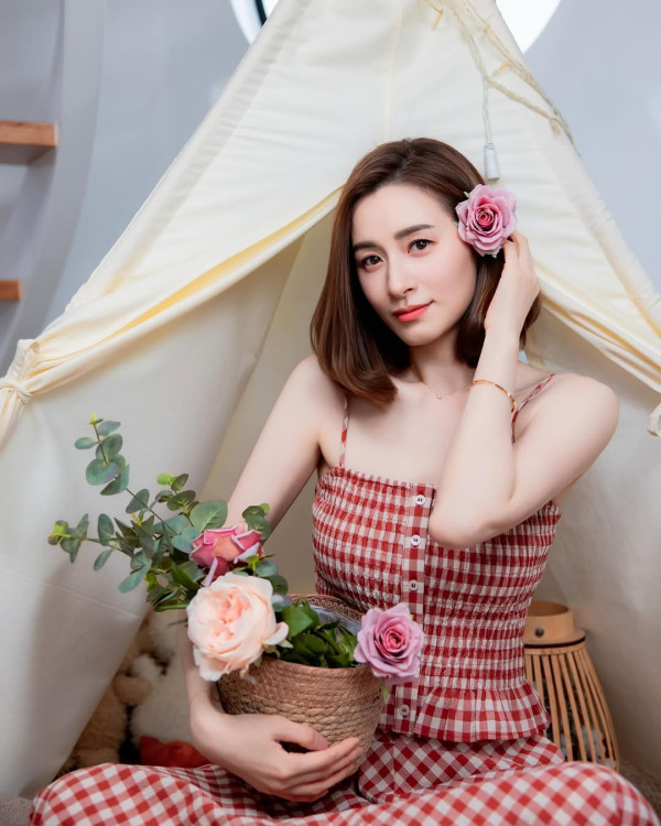 43歲索爆女藝人否認已退出娛樂圈 離巢7年榮升幸福媽媽罕有公開露面