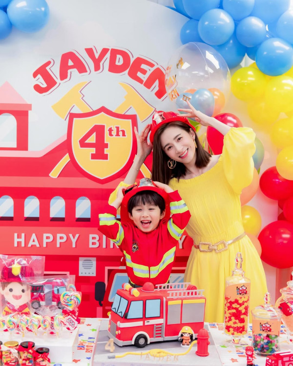 43歲索爆女藝人否認已退出娛樂圈 離巢7年榮升幸福媽媽罕有公開露面