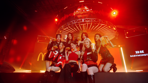 麥當勞BABYMONSTER餐回歸! 朱古力churros+美祿麥芽新地  1方法$15歎菠蘿蒜辣蛋黃醬脆爆雞腿飽套餐