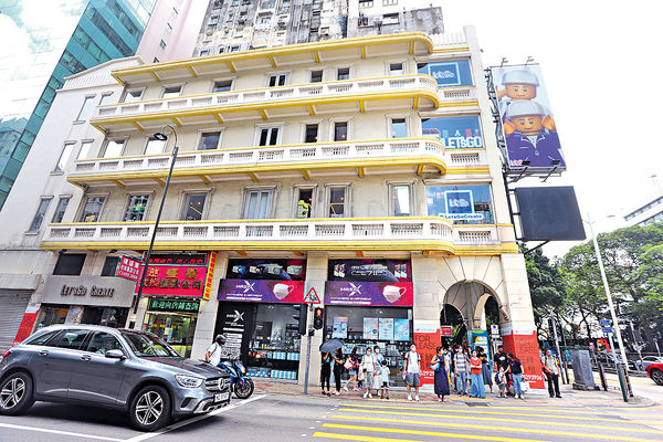 警方油尖打擊違泊拘2人 今年發出牛肉乾金額達5000萬