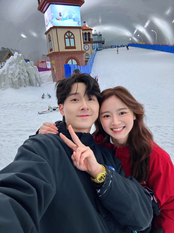 《女神配對》CP蜜遊深圳放閃 大曬雪地自拍照勁sweet 