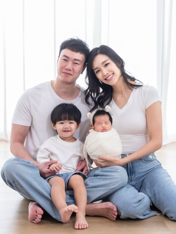 前TVB人妻曬日光浴泳衣移位險走光 低胸騷逆天長腿兩孩之母狀態驚人