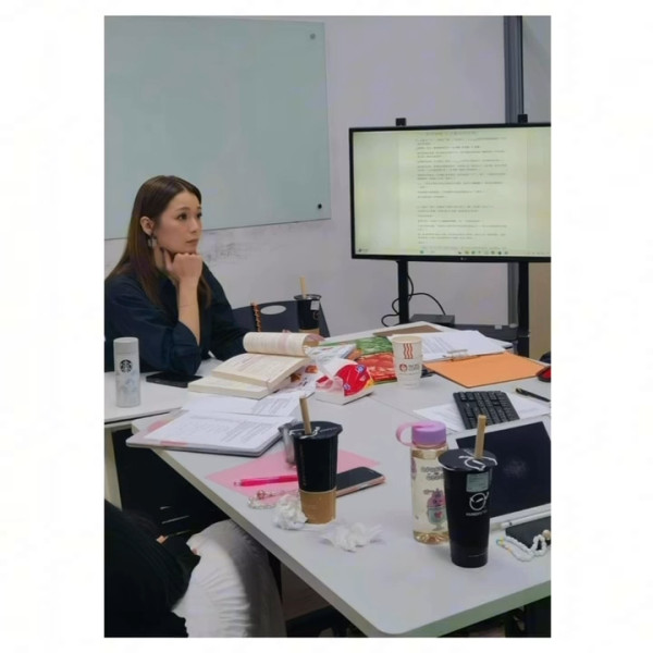 43歲女藝人驚爆遇交通意外頸椎移位 獨自入院後需戴頸箍開工惹擔憂