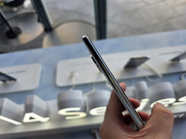 HUAWEI nova 14 系列紅楓鏡頭有驚喜 實測「人像原色」效果 $2,699 起入手