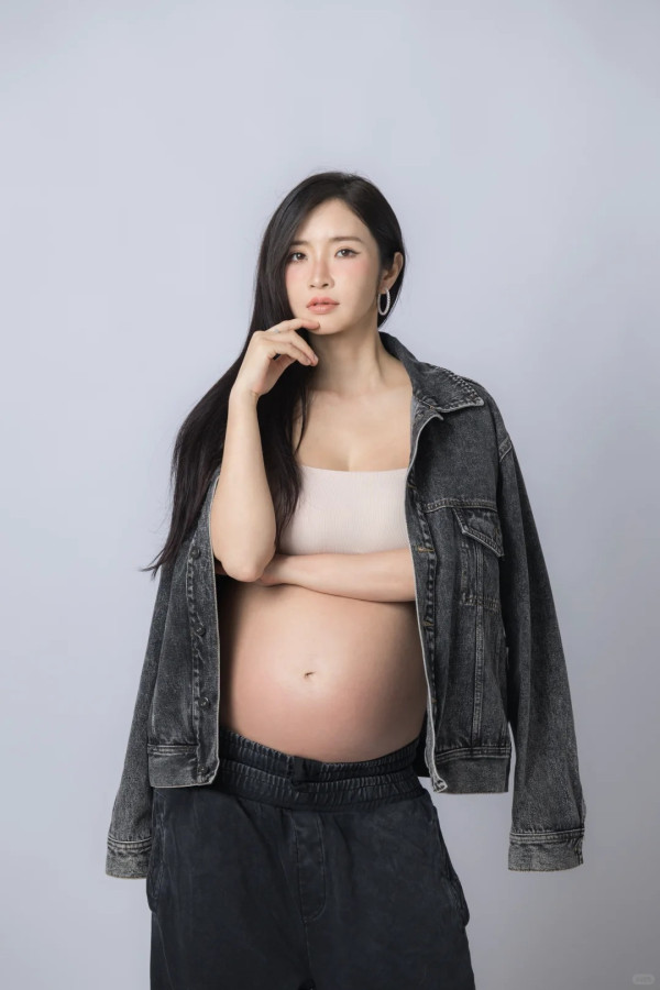 年度回顧｜盤點2025年娛樂圈16位新手爸媽 TVB模範夫妻結婚7年終報喜！呢位秘密生B最震撼！