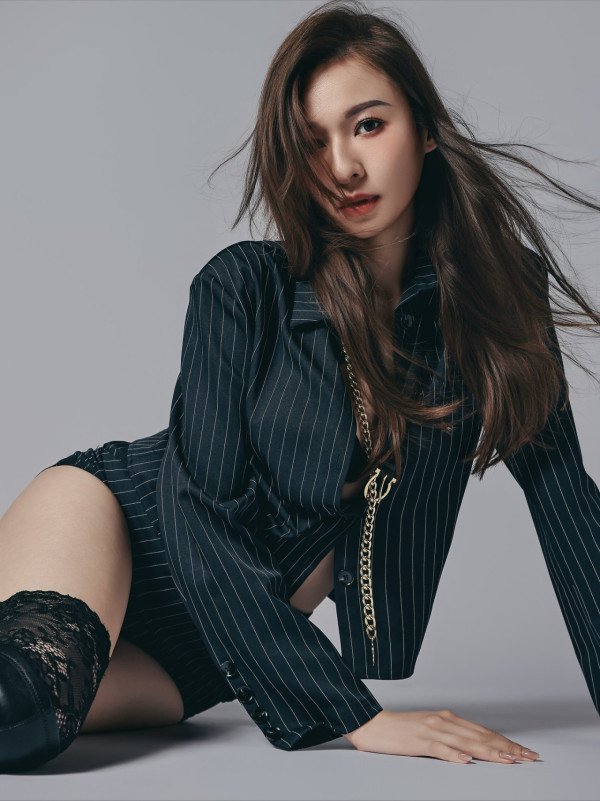 「最好身材」港姐冠軍萬聖節性感出擊 久違露W字深溝事業線震撼眼球