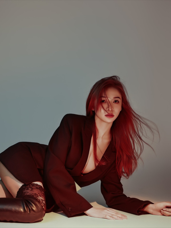 「最好身材」港姐冠軍萬聖節性感出擊 久違露W字深溝事業線震撼眼球