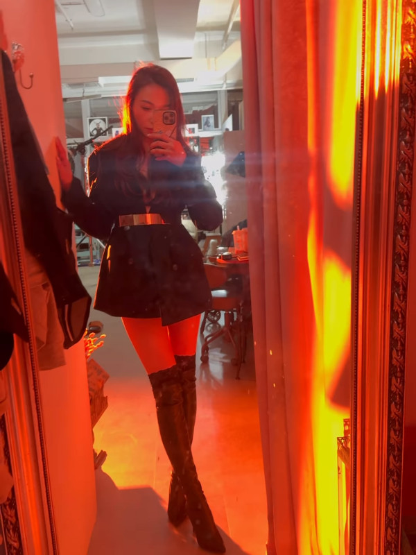 「最好身材」港姐冠軍萬聖節性感出擊 久違露W字深溝事業線震撼眼球