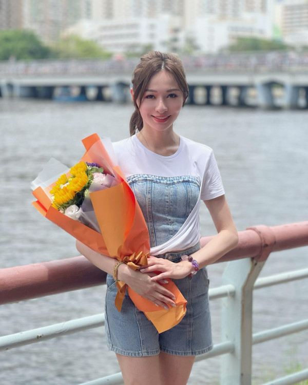 「最好身材」港姐冠軍萬聖節性感出擊 久違露W字深溝事業線震撼眼球