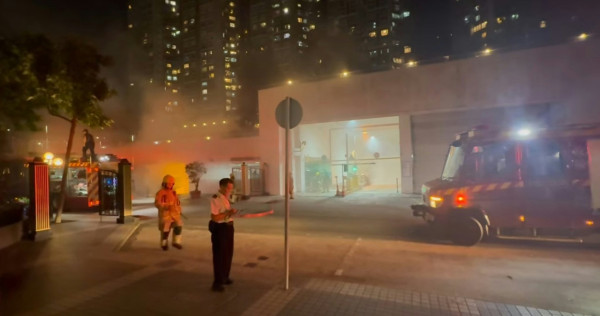 比亞迪電動車冒煙蔓延停車場 網民熱議冚到實一實先拖走 蓋白色氈其實有這作用