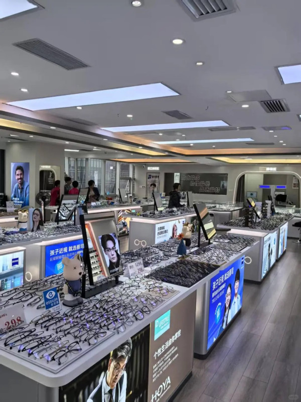 晶銳眼鏡工廠店。圖片來源：小紅書@Stylegogo