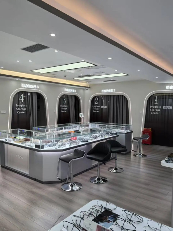 晶銳眼鏡工廠店。圖片來源：小紅書@Stylegogo