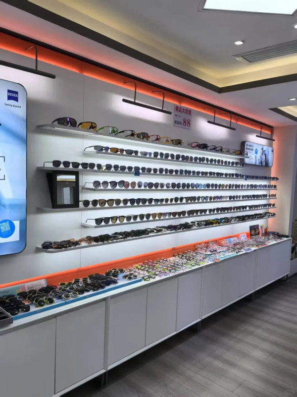 晶銳眼鏡工廠店。圖片來源：小紅書@Stylegogo