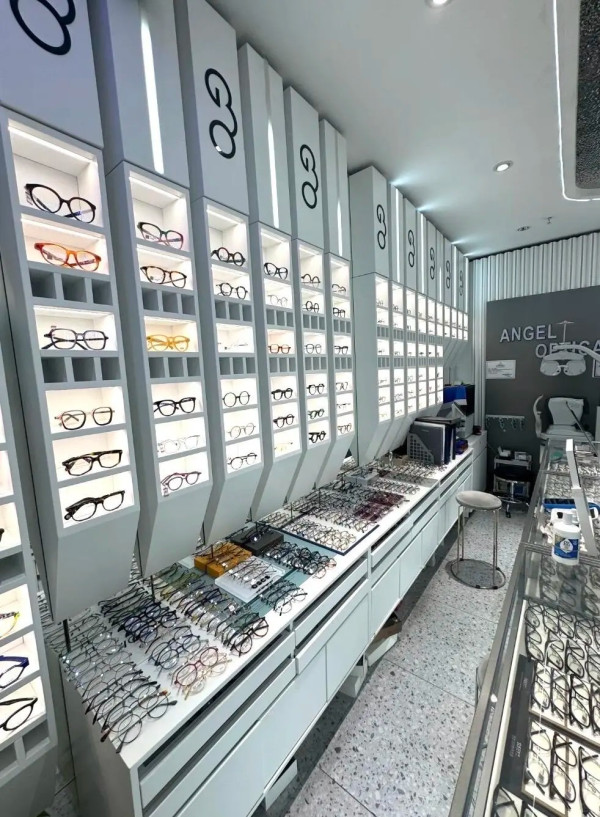 約瑟眼鏡城。圖片來源：小紅書@约瑟眼镜（深圳罗湖店）