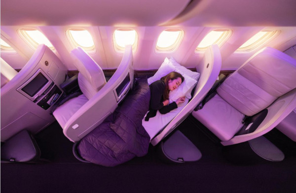 永安旅遊農暦新年新西蘭9天團 探索南北島豪華行程：重本包坐直升機飛越冰川、皇后鎮獲獎酒莊午宴、懷托摩百萬螢火蟲洞奇觀 