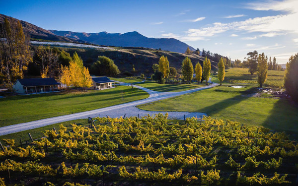 永安旅遊農暦新年新西蘭9天團 探索南北島豪華行程：重本包坐直升機飛越冰川、皇后鎮獲獎酒莊午宴、懷托摩百萬螢火蟲洞奇觀 