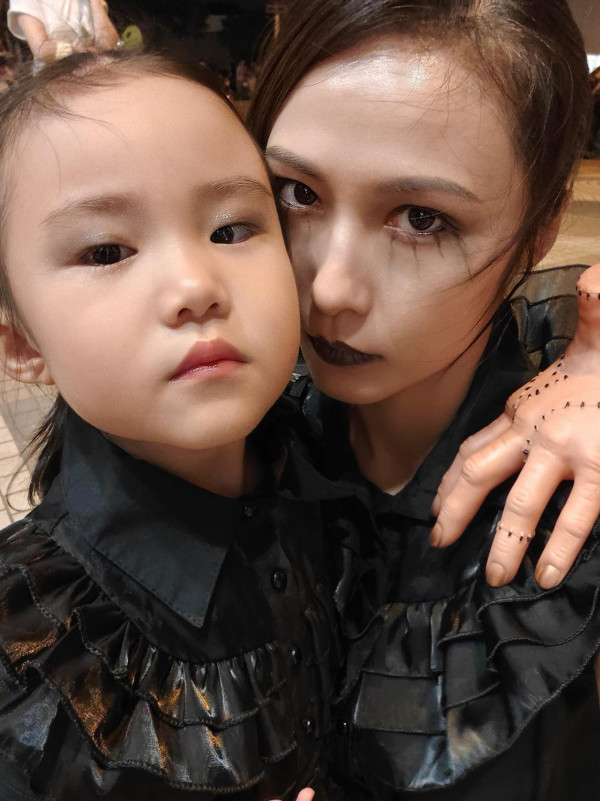 萬聖節30大藝人應節搞怪裝扮合集!呢位視帝同女歌手扮完冇人認得出