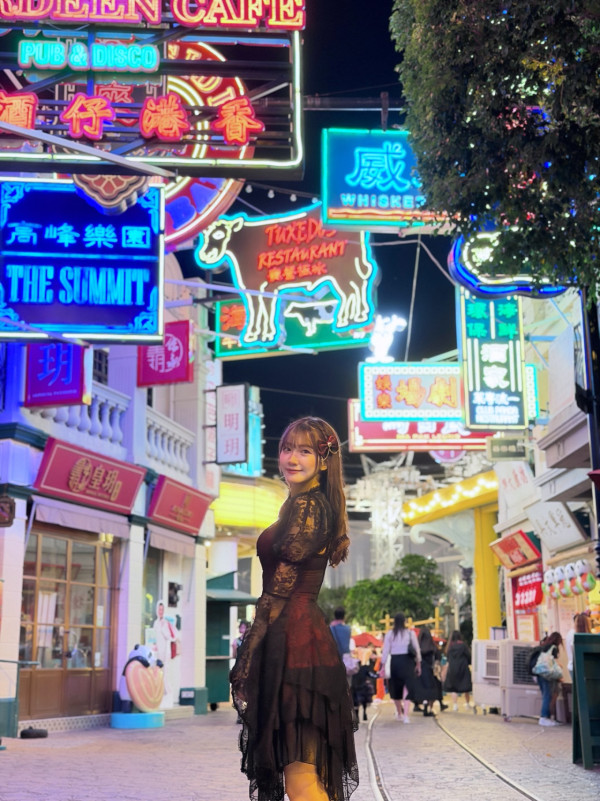 萬聖節30大藝人應節搞怪裝扮合集!呢位視帝同女歌手扮完冇人認得出